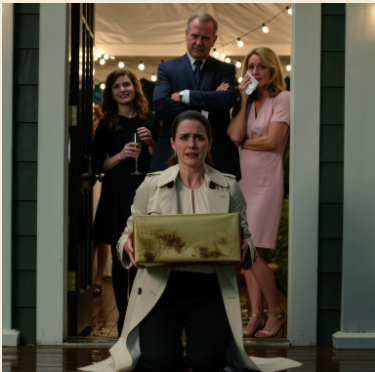 Próbowali mnie upokorzyć podczas 40. rocznicy ślubu moich rodziców – aż moja siostra otworzyła zabłocone pudełko z prezentem i wszyscy zamilkli