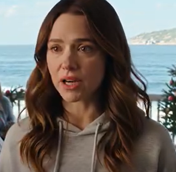 Moja mama ogłosiła w Święto Dziękczynienia, że ​​będę opiekować się piątką dzieci przez święta, bo, jak to ujęła: „I tak nie masz prawdziwego życia, więc jakoś to wyszło”. Nie miała pojęcia, że ​​zaoszczędziłam już 2340 dolarów na pierwszą prawdziwą podróż od 11 lat, zarezerwowałam lot na Outer Banks i po cichu doszłam do punktu, w którym cztery święta Bożego Narodzenia spędzone na nieodpłatnej opiece nad dziećmi, rachunek za pilną opiekę w wysokości 180 dolarów, którego nikt nigdy nie zwrócił, i jedna ciotka, która czytała wszystkie zimne wiadomości na naszym czacie rodzinnym, miały się ze sobą zetknąć podczas wideorozmowy w Boże Narodzenie…