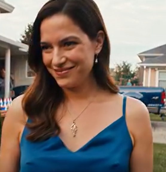 Na rodzinnym grillu tata wypił 6 piw i spojrzał na mnie przy całej rodzinie: „Wiesz, że byłeś przypadkiem, prawda? Chciałem syna”. Ciotka upuściła talerz. Nawet nie drgnąłem.