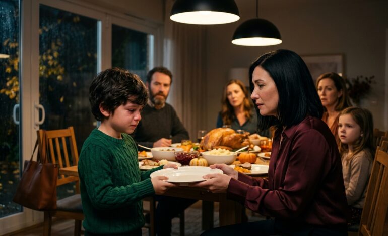 Moja siostra spojrzała na mojego ośmioletniego syna, odsunęła pusty talerz od stołu na Święto Dziękczynienia i wypowiedziała słowa, które mogłyby złamać coś w jego wnętrzu, a ja wciąż próbuję to naprawić