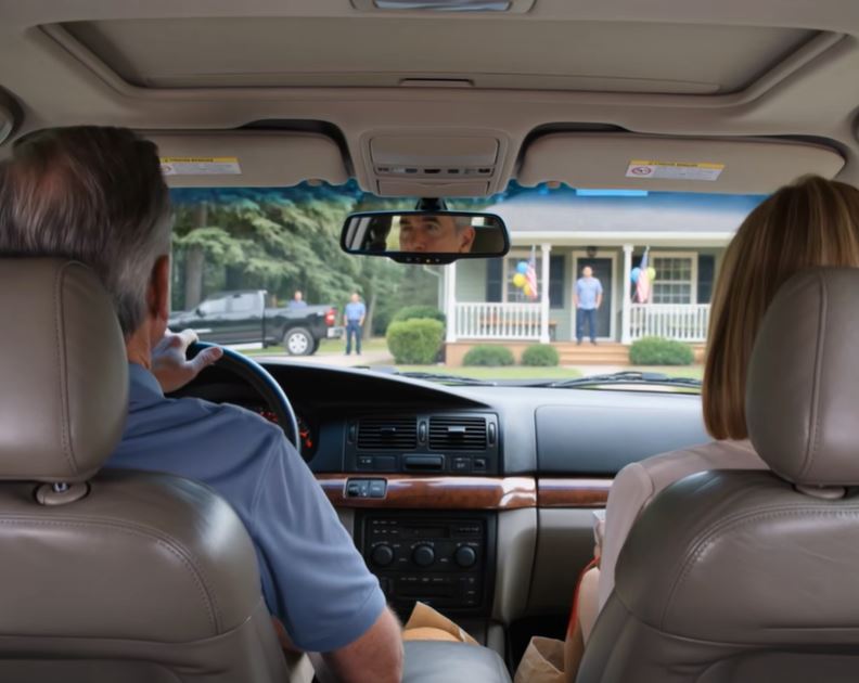 Depois de meses de perguntas estranhas sobre a nossa casa, o meu filho convidou-nos para uma reunião familiar e insistiu para que chegássemos cedo — mas um olhar para a entrada da garagem, os homens parados perto das árvores e a expressão no seu rosto fizeram-me perceber que não era aquela a receção que esperávamos.