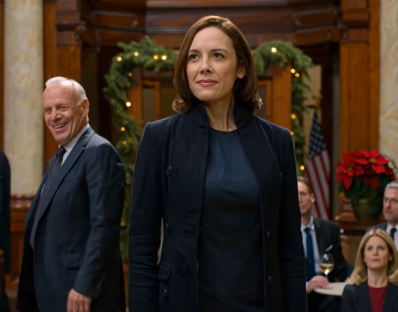 Na noite anterior ao Natal, o meu pai ligou e disse que eu devia afastar-me da vida deles para que ele pudesse “seguir em frente sozinho”. Disse simplesmente que respeitaria a sua decisão, fiz as malas em silêncio e fui-me embora — mas menos de 24 horas depois, a conta conjunta começou a atrasar-se, o contrato de uma