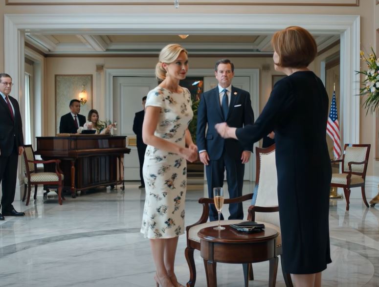 No hotel de luxo, os meus pais deixaram claro que achavam que eu não pertencia àquele lugar. Eu apenas sorri e pedi mais uma bebida. Então, o gerente aproximou-se apressadamente com um aceno cordial: «Sra. Williams, a sua suite presidencial habitual está pronta — e há também a questão da conta da sua família.»