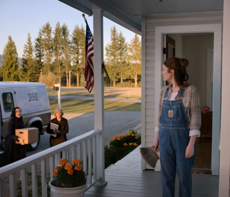 Os meus pais deram-me uma casa a cair de velho, a precisar de reformas, e entregaram um apartamento novinho em folha à minha irmã. Quando a reconstruí e a transformei em algo deslumbrante, a minha mãe disse que precisava dela de volta e deu-me 48 horas — depois, a minha irmã apareceu com caixas e ficou paralisada com o que encontrou.