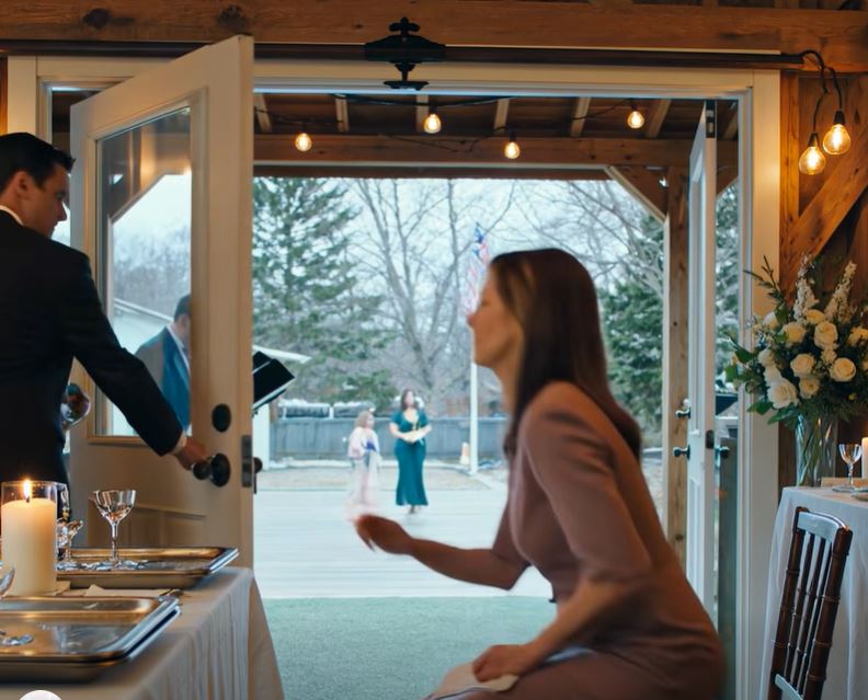 No casamento do meu filho, a noiva colocou-me na cozinha. Eu paguei por tudo. Sorri, fiquei quieta… Depois fiz três alterações: música, bebidas e flores…