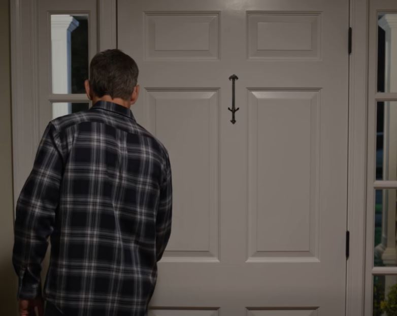 A batida veio às 2h07 da manhã, e a expressão no rosto da minha mulher disse-me que ela achava que já tinha ganho. O embate veio às 2h07 da manhã.