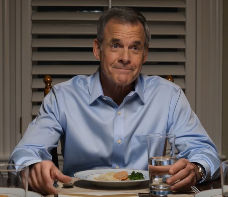 “‘A nossa filha é ladra, e temos provas’, disse o meu pai no Dia de Ação de Graças, enquanto deslizava um envelope branco pela mesa diante de 30 parentes — mas ele não sabia que eu tinha passado quatro meses a seguir o rasto do dinheiro desaparecido do meu avô e, quando coloquei o meu próprio envelope ao lado da sua falsa intimação, a sala ficou em silêncio por uma razão para a qual nenhum deles estava preparado.” “A nossa filha é ladra, e temos provas.”