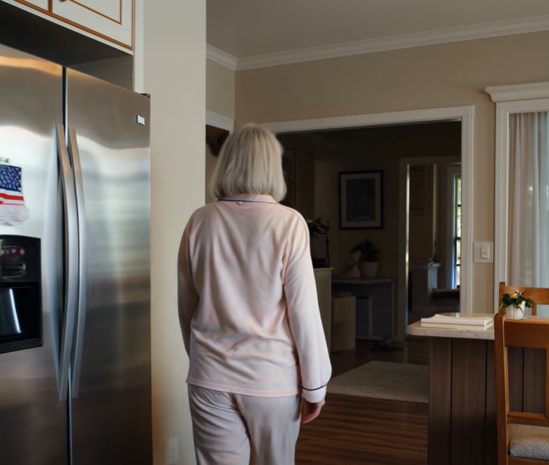 Na manhã do Dia de Ação de Graças, acordei numa casa silenciosa e vazia. O meu filho, a sua mulher e os seus dois filhos tinham viajado para o Havai — para uma escapadela luxuosa sem mim. Não chorei. Liguei para a empresa de mudanças. Cinco dias depois, tinha 18 chamadas perdidas.