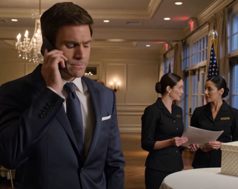 A minha irmã riu-se e disse: “Este casamento é para pessoas que importam”. Ela não sabia que eu já estava à porta do salão de baile para 400 convidados em Boston, segurando uma pequena caixa prateada com uma fita branca e um cartão que dizia: Do teu irmão.