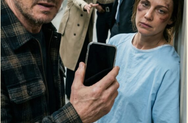 Znalazłam moją córkę leżącą w lesie, z sinymi ustami i paznokciami pełnymi brudu. Jej oczy otworzyły się na tyle, by wyszeptać: „To moja teściowa… powiedziała, że ​​moja krew jest brudna”. Zaniosłam ją do domu, trzęsąc się z wściekłości, i napisałam do brata: „Nasza kolej. Czas na to, czego uczył nas dziadek”. Jego odpowiedź nadeszła natychmiast: „Masz jeszcze to pudełko?”. Wtedy usłyszałam kroki na ganku.