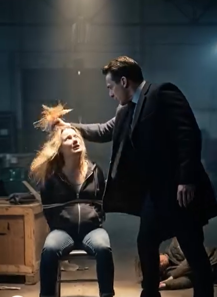 Ledwo mogłam oddychać. Pęta wokół mojego ciała zaciskały się z każdym desperackim ruchem, a ciemność wokół mnie wydawała się nie mieć końca. Nagle ciszę przeciął głos: „Jeśli chcesz zatrzymać to dziecko, przekaż mi cały swój majątek i zrób dokładnie to, co powiem”. Całe moje ciało zamarło. „Jesteś chora… możesz zabrać wszystko, ale nie tykaj mojego dziecka!”. Odpowiedział mi cichy śmiech. I w tym momencie wiedziałam, że to nie tylko porwanie – to początek czegoś o wiele bardziej przerażającego.