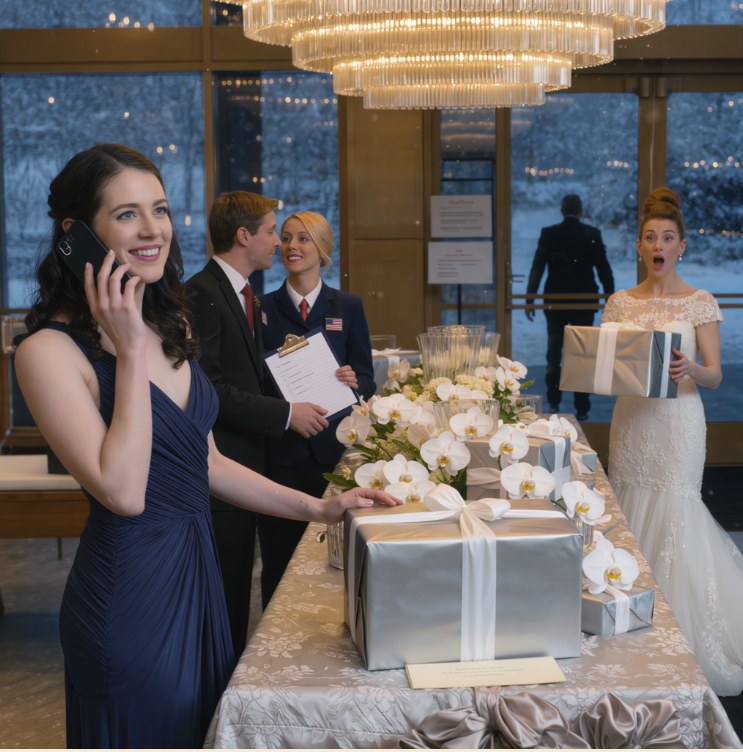 Kiedy pojawiłam się na ślubie siostry i przedstawiłam się, obsługa zamarła i wyszeptała: „Haley nie ma wstępu”. Zadzwoniłam do siostry, a ona prychnęła: „Jesteś właściwie tylko pokojówką, która wchodzi tylnymi drzwiami”. Nie zawracałam sobie tym głowy ani nie robiłam zamieszania. Cicho wyszłam, wracając tylko na chwilę, by położyć ciężkie platynowe pudełko na stole z prezentami, po czym zniknęła. Kilka godzin później otworzyła je i zaczęła krzyczeć, a potem dzwoniła do mnie bez przerwy…