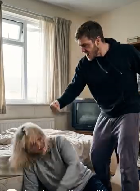 Mój 25-letni syn nigdy w życiu nie przepracował ani jednego dnia – tylko imprezuje, śpi i marnieje pod moim dachem. Ale dziś rano byłam zbyt chora, żeby wstać i ugotować mu śniadanie. Kiedy wpadł do mojego pokoju, jego oczy były lodowate. „Jesteś do niczego” – warknął – a potem mnie uderzył. Leżałam tam, drżąc, i wkradła się do mnie jedna przerażająca myśl: gdyby mój syn mógł to robić przy śniadaniu… co by zrobił dalej?”