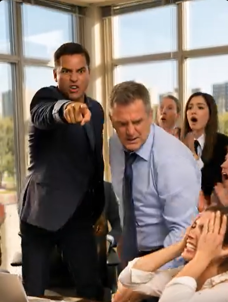 Nikt się nie ruszył. Kawa powoli kapała ze stołu konferencyjnego na dywan, podczas gdy Martin Blake stał jak sparaliżowany. Naprzeciwko niego Daniel Carter nadal siedział, z poplamioną koszulą, ale spokojnym wyrazem twarzy.