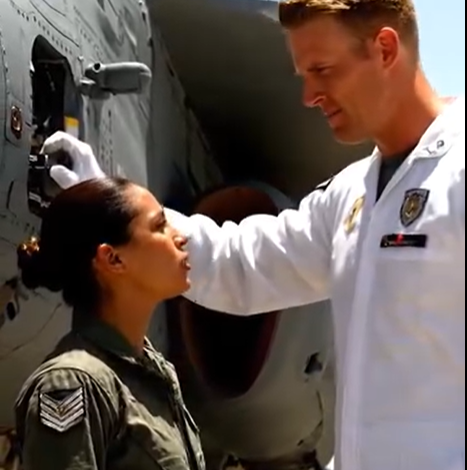 Mówili, że jej miejsce jest w hangarze – dopóki admirał nie zatrzymał całej linii lotu