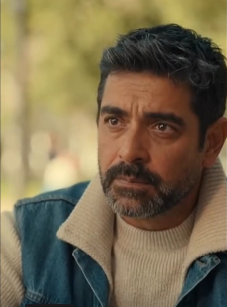 Zrobiła krok naprzód i powiedziała cicho: „Daj mi coś do jedzenia… a twój syn wyzdrowieje”.