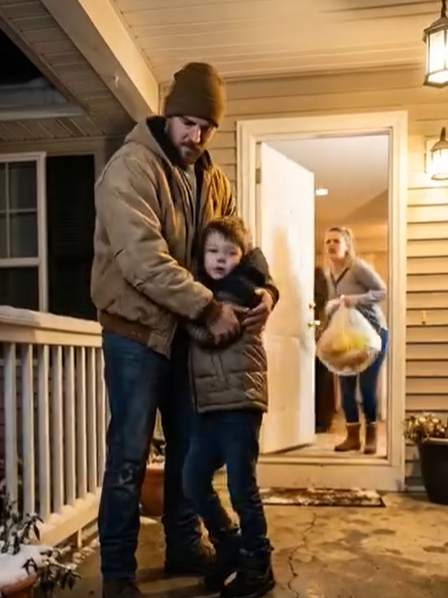 Przytuliłam go mocniej, gdy drzwi zatrzasnęły się za nami. „Wynoś się – nigdy nie wracaj!” krzyknęła jego matka, a huk tego uderzenia wciąż dźwięczał mi w uszach. Nie płakał – po prostu cofnął się w ciemność, pustym wzrokiem, ściskając moją dłoń jak ostatnią deskę ratunku. „Nie jesteś zły” – wyszeptałam. „Jesteś po prostu inny”. Ale kiedy wciągałam go do samochodu, coś z hukiem spadło na chodnik – rzucone za nami. Moja krew zamieniła się w lód. To nie była zabawka… więc dlaczego chciała, żeby zniknęła?