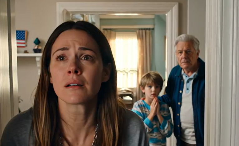 Moi rodzice odmówili opieki nad moim chorym dzieckiem, bo „nie chcieli poświęcić weekendu”. Opuściłem spotkanie w sprawie awansu, które mogłoby nam pomóc przetrwać. Kiedy powiedziałem, że już im nie pomogę, zaczęli żądać pieniędzy… Po prostu się wyprowadziłem i zerwałem kontakt. TERAZ PŁACZĄ PRZEZ TELEFON…