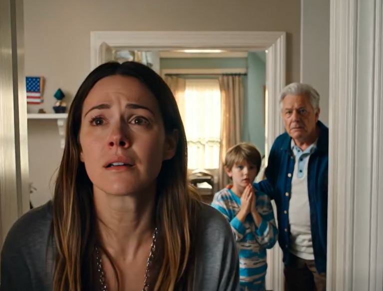 Moi rodzice odmówili opieki nad moim chorym dzieckiem, bo „nie chcieli poświęcić weekendu”. Opuściłem spotkanie w sprawie awansu, które mogłoby nam pomóc przetrwać. Kiedy powiedziałem, że już im nie pomogę, zaczęli żądać pieniędzy… Po prostu się wyprowadziłem i zerwałem kontakt. TERAZ PŁACZĄ PRZEZ TELEFON…