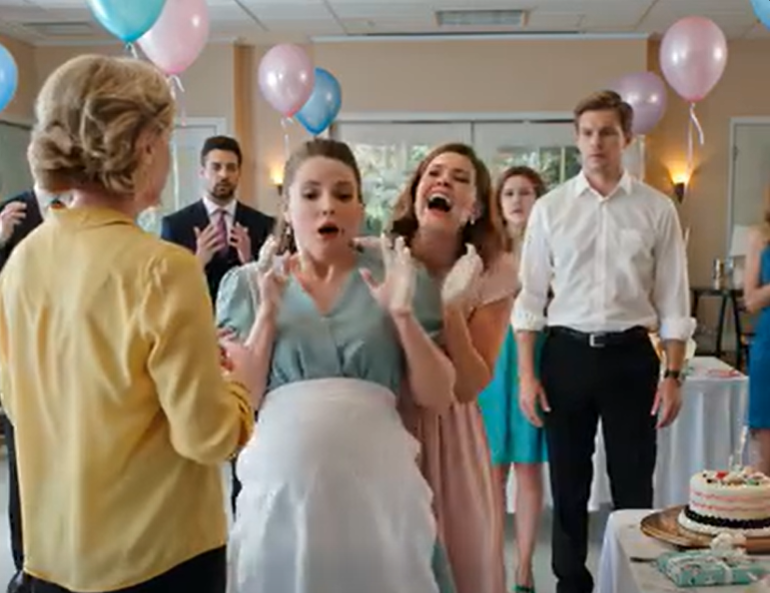 Moja siostra dźgnęła mnie nożem 47 razy w tort z okazji baby shower, krzycząc: „Zniszczyłeś mi życie!” i rzuciła się na mój brzuch. Mój mąż ją wspierał, ale moja własna matka złapała mnie za ramiona i przytrzymała. Mam termin za trzy tygodnie, a ona ma klucz do mojego domu!