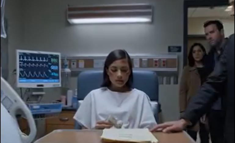 Powiedziałem rodzinie, że właśnie odziedziczyłem 36 milionów dolarów, siedząc na zatłoczonym lotnisku w Nashville, a niecały dzień później leżałem na łóżku w szpitalu Vanderbilt ze złamanymi żebrami, trzymając w ręku sfałszowany dowód wypłaty 50 000 dolarów, a przez drzwi przechodziła moja siostra z dokumentami, które stanowiły, że nie jestem w stanie sam decydować o swoim życiu.