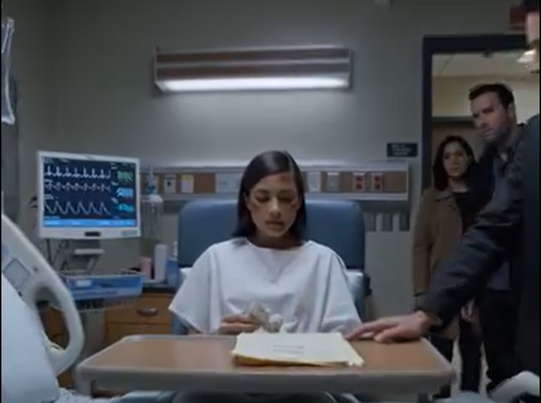 Powiedziałem rodzinie, że właśnie odziedziczyłem 36 milionów dolarów, siedząc na zatłoczonym lotnisku w Nashville, a niecały dzień później leżałem na łóżku w szpitalu Vanderbilt ze złamanymi żebrami, trzymając w ręku sfałszowany dowód wypłaty 50 000 dolarów, a przez drzwi przechodziła moja siostra z dokumentami, które stanowiły, że nie jestem w stanie sam decydować o swoim życiu.