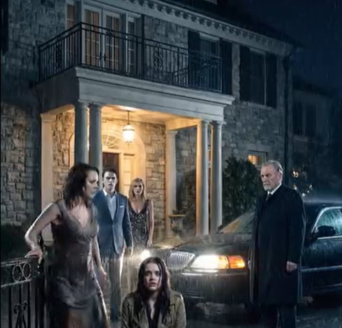 „Wyrzuć ją” – warknął mój mąż, a w następnej sekundzie teściowa i ja zostałyśmy wypchnięte w zimny, ulewny deszcz przez mężczyznę, którego kochałam, i mężczyznę, którego poślubiłam. Śmiali się, gdy upadłam na ziemię – aż czarna limuzyna przecięła burzę. Wtedy mój mąż zamarł. „T-to niemożliwe…” – wyszeptał. Nie miał pojęcia, że ​​umierający miliarder, którego uratowałam kilka tygodni temu, właśnie miał mu wręczyć kontrakt na 3,5 miliarda dolarów… i że właśnie przyjechał po mnie.