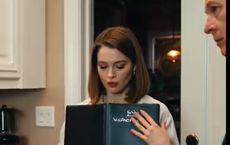 Dwa dni przed ślubem bogaci rodzice mojego narzeczonego wręczyli mi intercyzę, uśmiechając się, jakby już ogłosili zwycięstwo. Nie wiedzieli, że mam 7 milionów dolarów, sprytnego prawnika i plan, który raz na zawsze pozbawi mnie tych zarozumiałych uśmiechów…