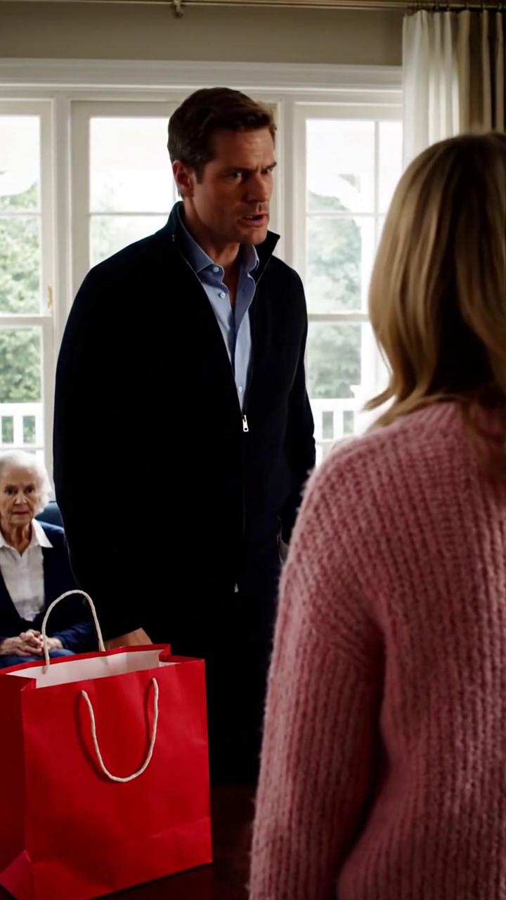 Moje tchyně požadovala, aby moje devítiletá dcera předala svůj MacBook za 1 600 dolarů své sestřenici jako „dárek“. Pak se na ni přímo podívala a řekla: „Jestli nevíš, jak se dělit, tak mi už možná neměla říkat babičko.“ Tehdy se můj manžel konečně postavil. Celá místnost málem ztichla, když se výrazy jeho rodičů náhle změnily…