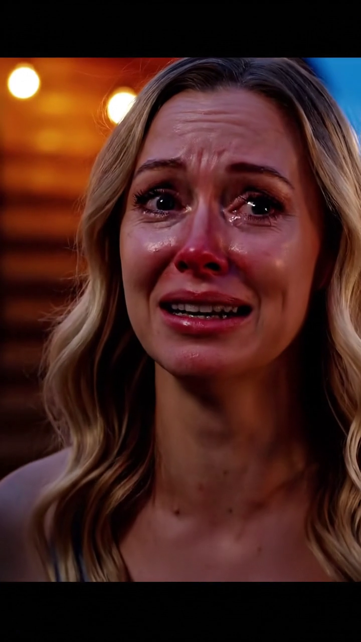 Na srazu před 52 příbuznými moje máma zvedla sklenici, ukázala na mou sestru a řekla: „Tohle je dítě, které vždycky miluje svou rodinu.“ Pak se na mě přímo podívala a dodala: „Nikdy s ničím nepomohla.“ Devět let jsem jim platila hypotéku, lékařské účty, energie a školné. Nic jsem neřekla. Jen jsem se otočila a odešla. Druhý den ráno… jsem měla 38 zmeškaných hovorů…