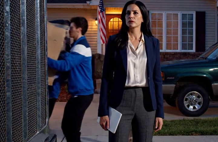 Tu noc, kdy mi manžel řekl, abych si „vzala své věci“ a odešla, zapomněl na jeden drobný detail: na každé krásné věci v našem domě bylo moje jméno, ne jeho