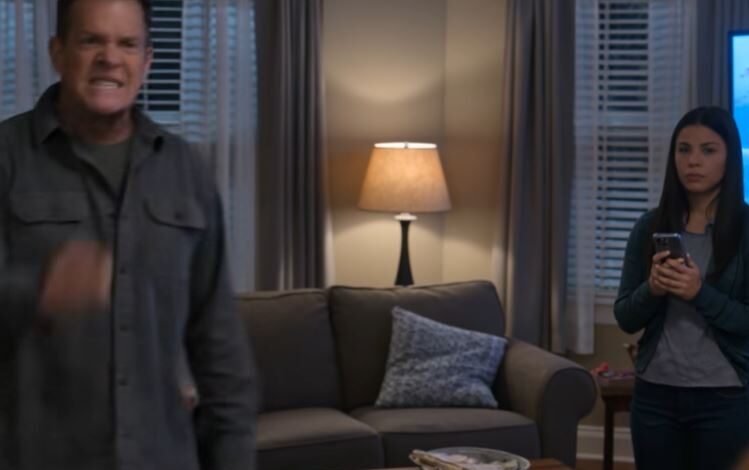 A sua irmã recebeu as faturas da luz há alguns dias e o empréstimo da sua mãe já está em atraso. Porque é que ainda não pagou nada? “Queres que te bata para te motivar?”, gritou o meu pai, dando um passo na minha direção.