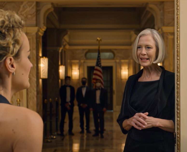 Paguei o casamento de 50 anos dos meus pais num hotel de luxo em Manhattan. A segurança expulsou-me e chamou-me “mendiga”.