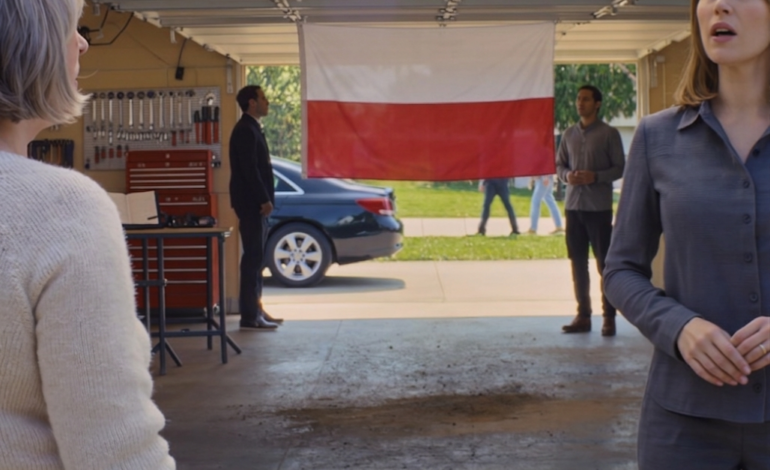 Mój mąż zmarł, zostawiając Shelby’ego, przy którym majstrował przez 20 lat. Tego ranka garaż był otwarty, a miejsce parkingowe puste. Mój syn powiedział beznamiętnie: „Sprzedałem go. Moja żona chce Paryża, mamo, pogódź się z tym”. Załamałam się. Ale następnego dnia zadzwonił diler, a jego głos drżał: „Pani Bennett, pani mąż ukrył coś w samochodzie… musi pani natychmiast przyjechać”.