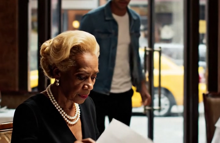 Google Translate – Pozval jsem svou rodinu na luxusní štědrovečerní večeři, v den, kdy mě všichni opustili a slavili jinde, jedl jsem sám,…