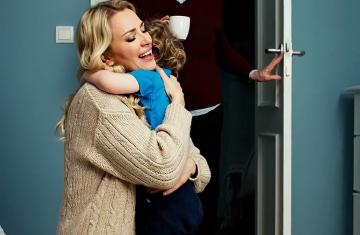 Probudila jsem se a viděla svého malého v slzách. Maminka řekla: „Minulý týden moc plakal – zvládli jsme to.“ Sevřelo se mi břicho.