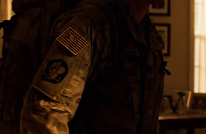 Moje žena mi hned po třech nasazeních napsala zprávu: „Nechoď domů.“ „Vyměnil jsem zámky. Děti tě nechtějí vidět. Je konec.“ Odpověděl jsem dvěma slovy: „Jak si přeješ.“ Pak jsem udělal jediný hovor. O dvacet čtyři hodin později jsem měl 19 zmeškaných hovorů… a její právník se na mě vyjádřil: „Na to nemáte žádné zákonné právo…“