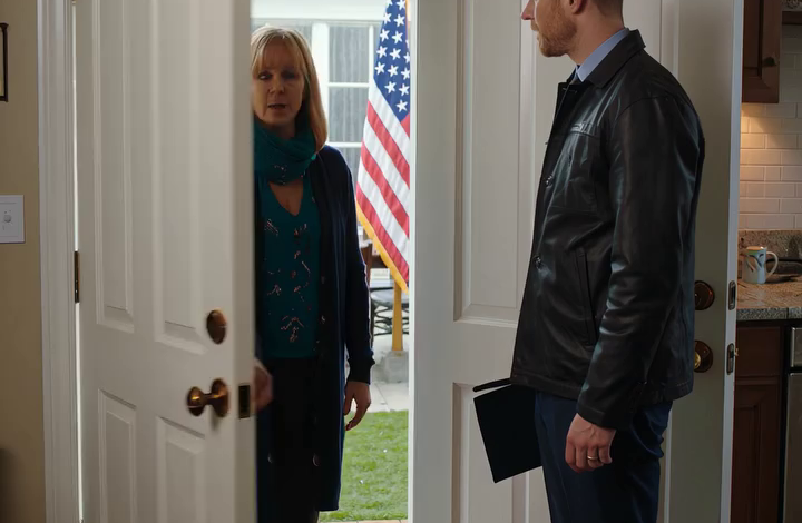 Moje dcera se právě vdala – a já jí nikdy neřekla, že jsem po svém zesnulém manželovi zdědila 7 milionů dolarů. Díkybohu, že jsem neřekla ani slovo… protože o tři dny později se její nový manžel objevil se smlouvou, ze které mi běhal mráz po zádech.