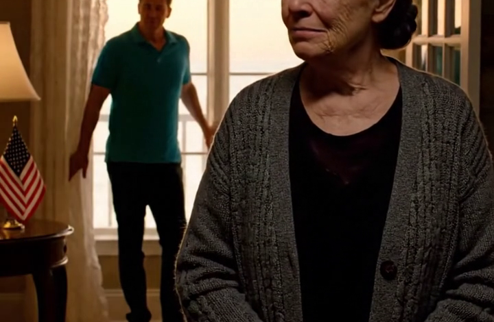 Moje holčička přišla s taškami, jako by to tu vlastnila. „Žádala sis o povolení vstoupit?“ zeptal jsem se. Syn se zasmál: „Ona ho nepotřebuje.“ O deset minut později už byli venku – prosili, aby jim mohli vzít boty.