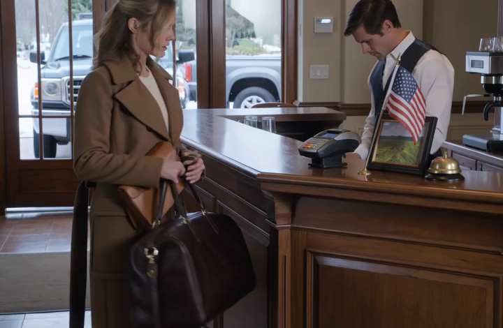 Noc, kdy se mi konečně rozpadlo manželství, nepřipadala jako exploze. Připadalo mi to, jako by se za mnou s tichým cvaknutím zavřely dveře, zatímco jsem stála na verandě domu, ve kterém jsem žila osm let, v jedné ruce držela cestovní tašku a v druhé kabelku a studený denverský vzduch mi pronikal rukávy svetru.