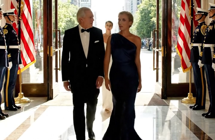 Moje sestra si zarezervovala svatbu na datum, které jsem oznámila jako první, rodiče mi řekli, abych se za ni radovala, a deset minut před mým slibem se objevili oblečení na její svatební hostinu v černé kravatě – pak viděli, kde se vlastně budu ženit