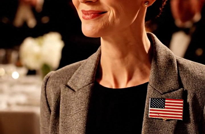 Strávil jsem 12 let budováním firmy za 5,2 milionu dolarů od nuly… pak mi máma posunula přes stůl složku a podala ji mé sestře jako dárek k narozeninám a táta k ní dodal jednu větu: „Budeš pracovat pod ní.“ Jen jsem se zasmál, přikývl, vstal a odešel… a později mi zavolali úplně jiným tónem