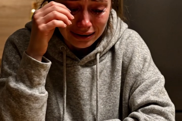 “Víš, kdybys byl někdy svobodný, pravděpodobně bych opustil svou ženu a vzal bych si tebe.” — Všichni se smáli, když to můj manžel řekl mé nejlepší kamarádce… Dokud se na jeho telefonu neobjevila zpráva, zatímco ona bydlela v našem pokoji pro hosty, vše změnilo